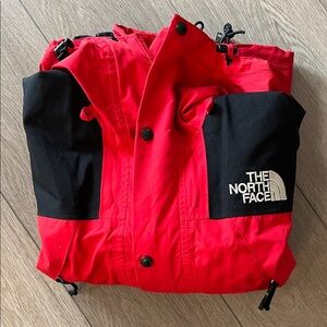 Men’s Medium The North Face Red and Black Shell - DryVent Mono Mountain Jacket